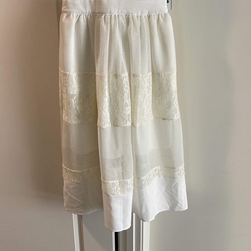 NWT - AQUA White Lace/Sheer Tiered Midi Dress in (S) - Picture 3 of 5